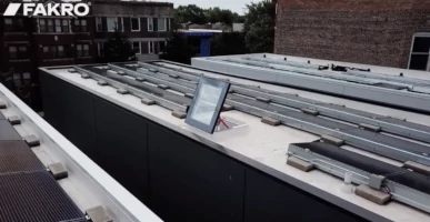 Flat access roof window